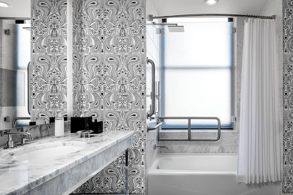 The Blackstone, Autograph Collection Room, 1 King Bed 5