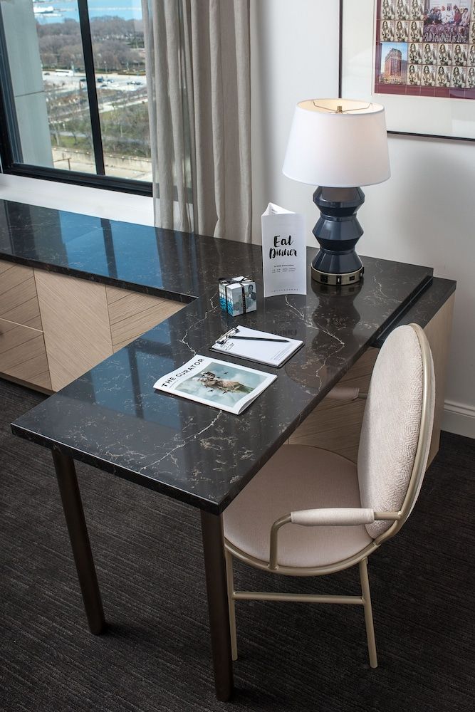 The Blackstone, Autograph Collection Room, 1 King Bed 8