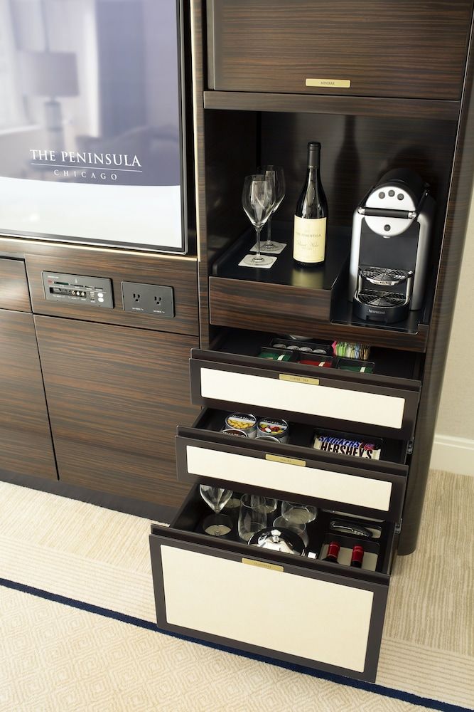 The Peninsula Chicago Superior Room 6