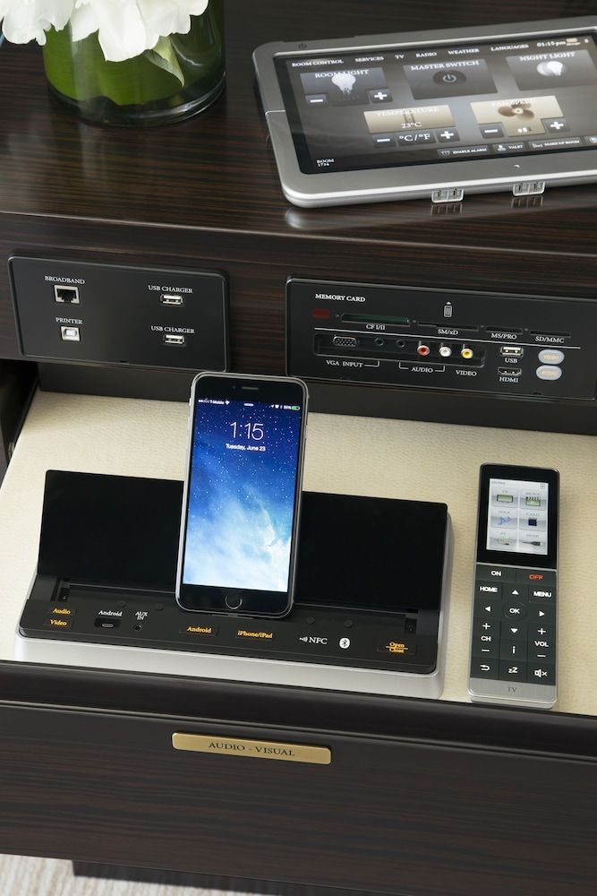 The Peninsula Chicago Superior Room 7