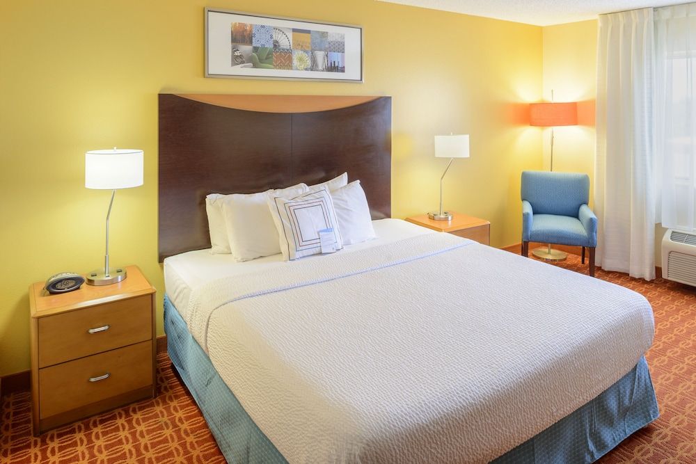 Room, 1 King Bed (Mobility/Hearing Accessible, Tub)