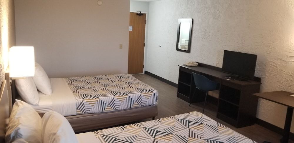 Motel 6 Elk Grove Village, IL - O'Hare Standard Room, 2 Double Beds, Non Smoking 2