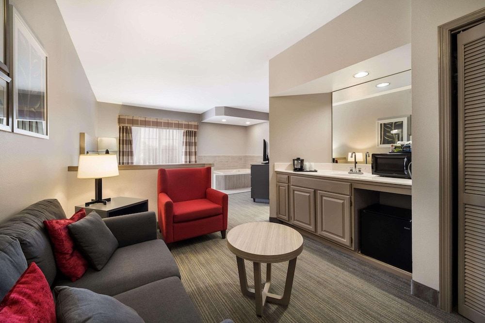 Suite, 1 King Bed, Non Smoking