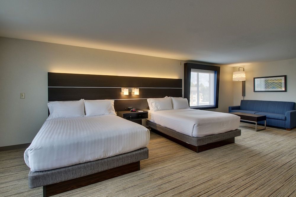 Suite, 2 Queen Beds, Accessible (Communication, Accessible Tub)