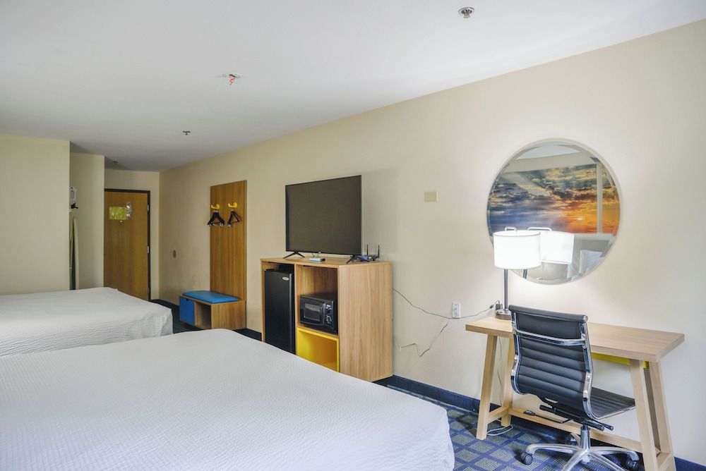 Room, 2 Queen Beds, Non Smoking