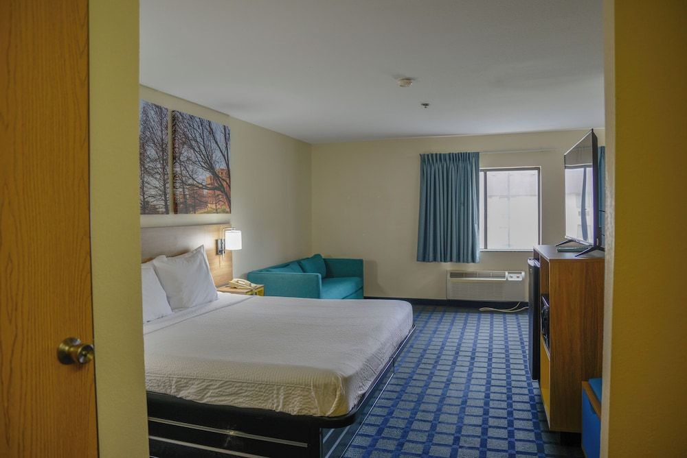Room, 1 King Bed, Non Smoking, Fireplace