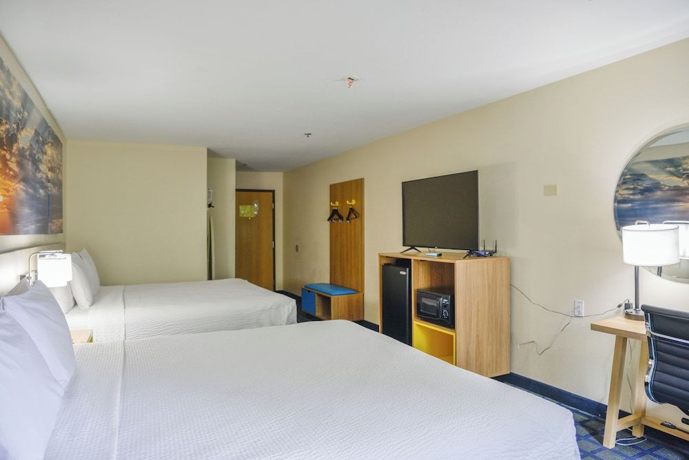 Room, 2 Queen Beds, Non Smoking