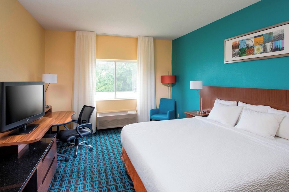 Room, 1 King Bed (Mobility/Hearing Access, Transf Shwr)