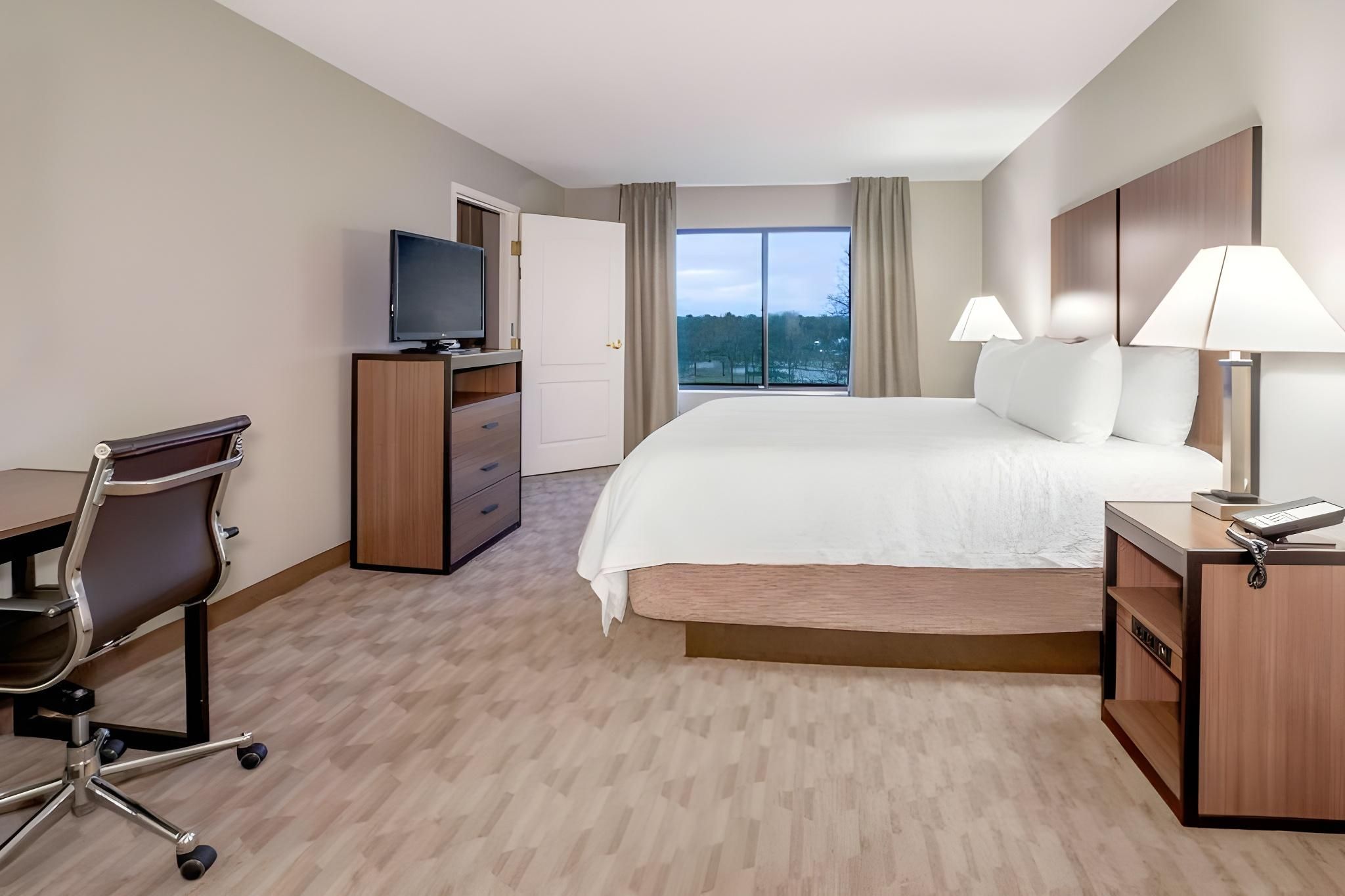 1 King Bed, Suite, Nonsmoking