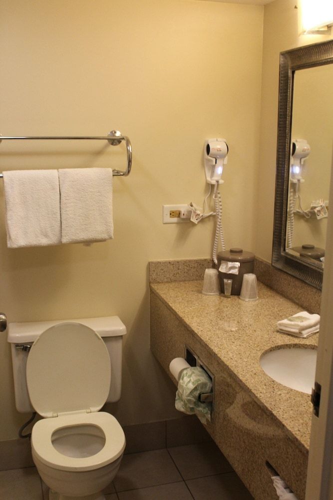 Red Roof Inn Gurnee - Waukegan Superior Room, 2 Queen Beds (Smoke Free) 3