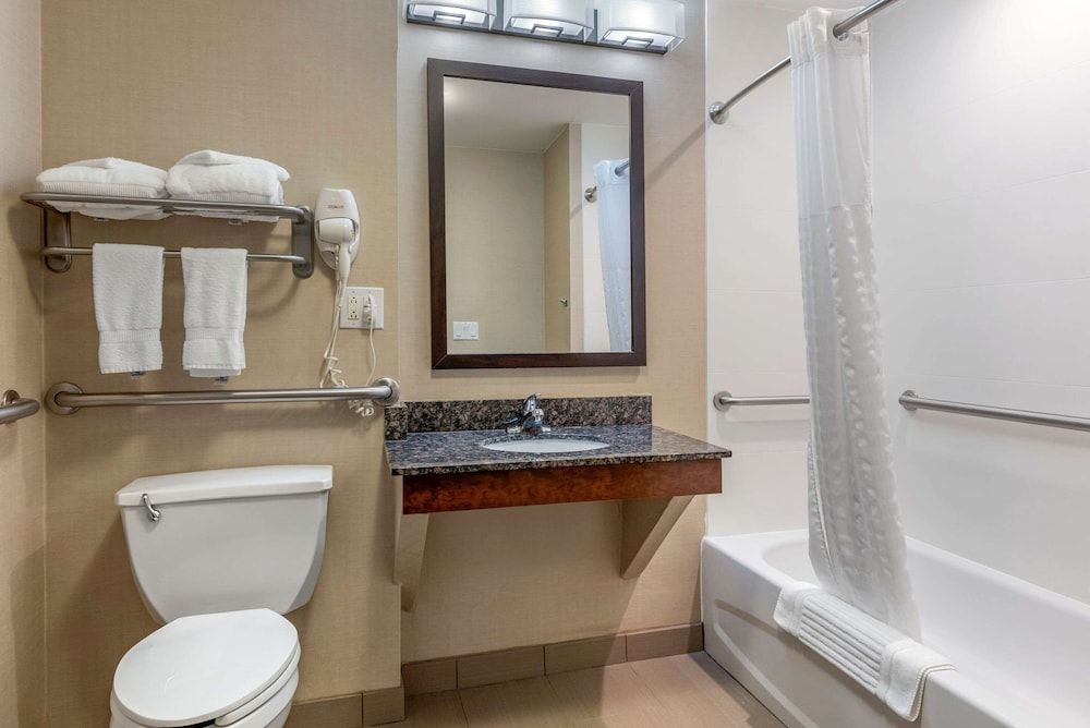 Standard Room, 1 Queen Bed, Accessible, Non Smoking (Bathtub)