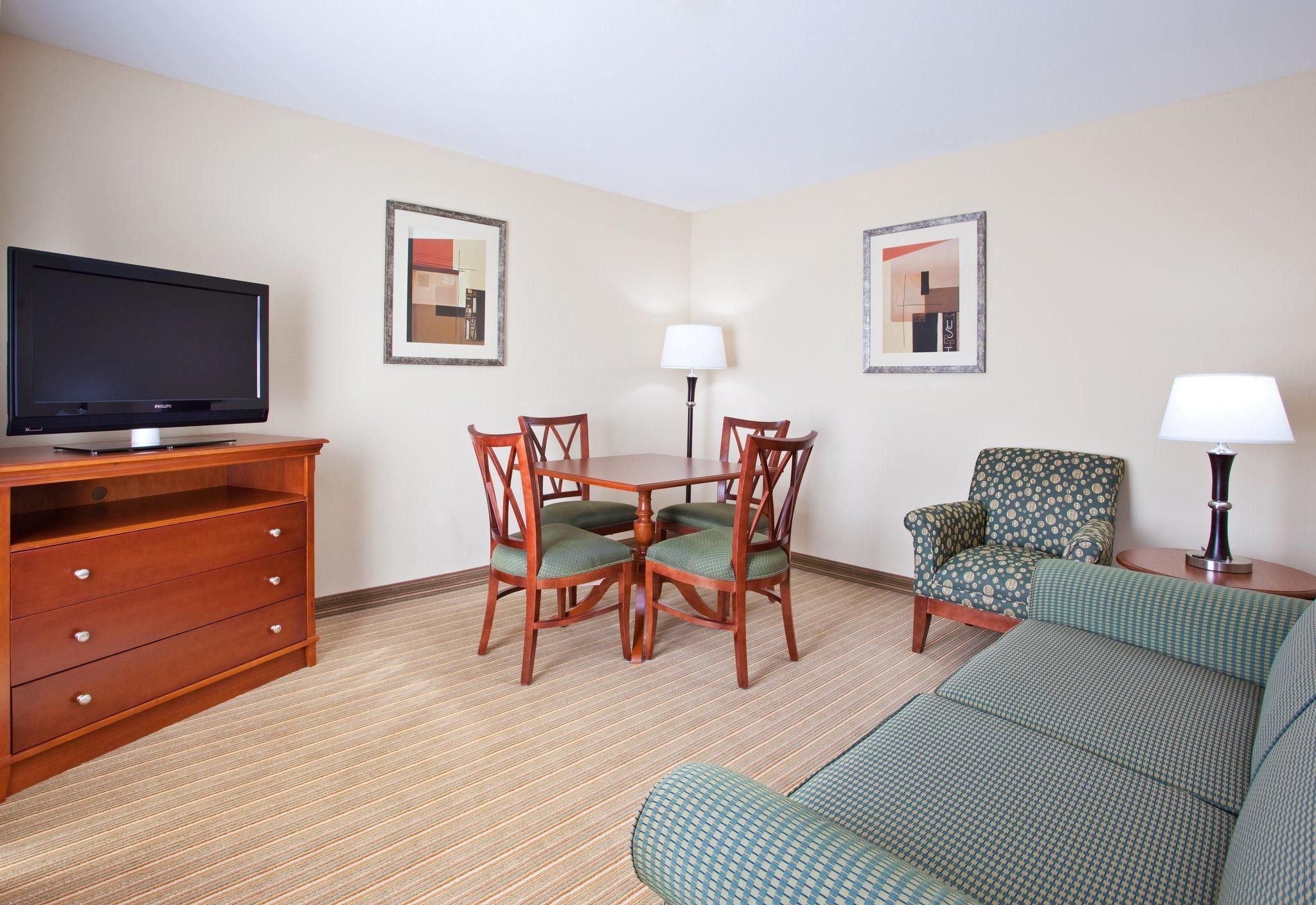 1 King Suite Additional Living Area