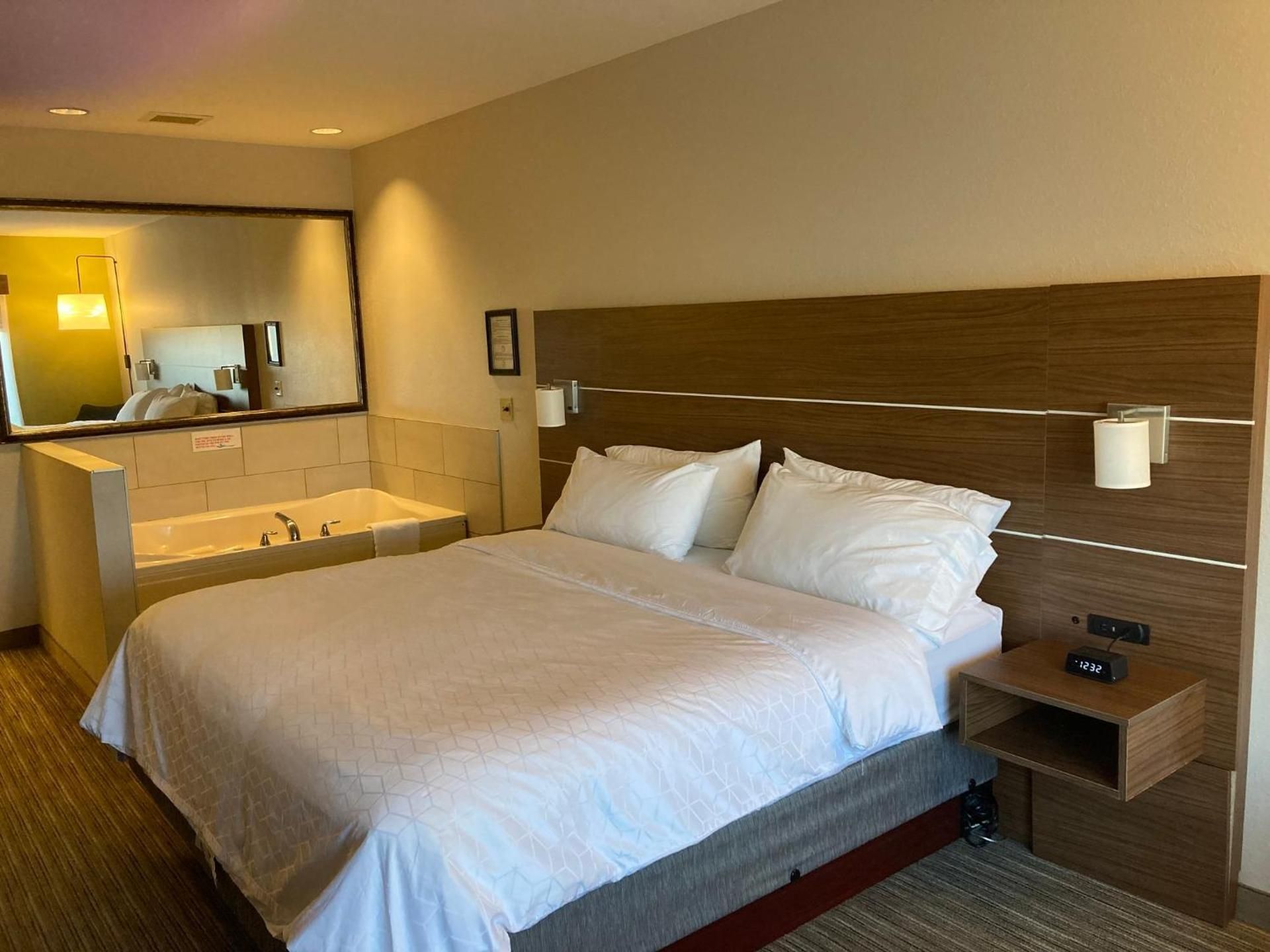 1 King Bed Standard with Jetted Bathtub
