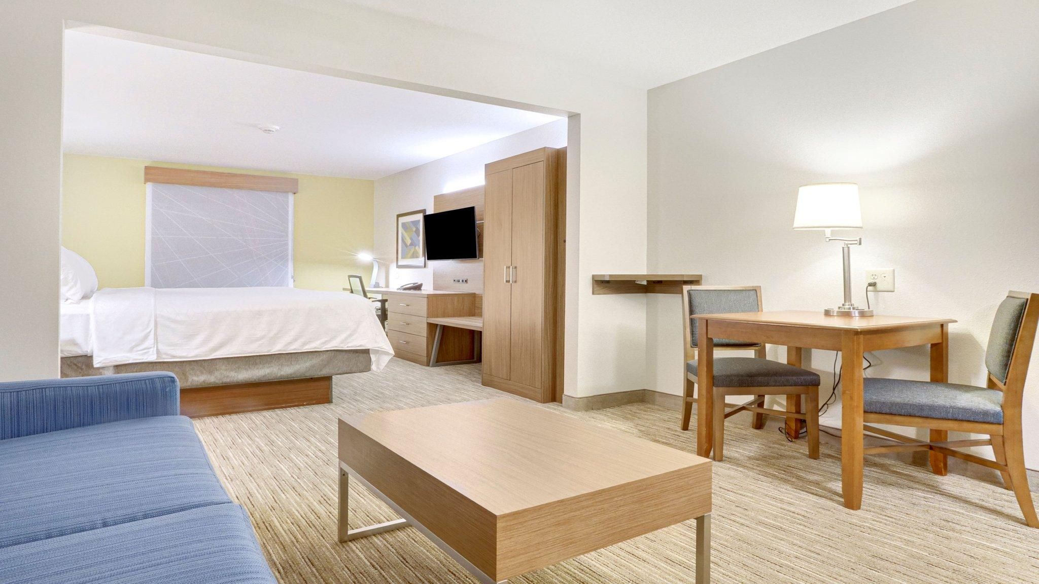 1 King Suite Additional Living Area