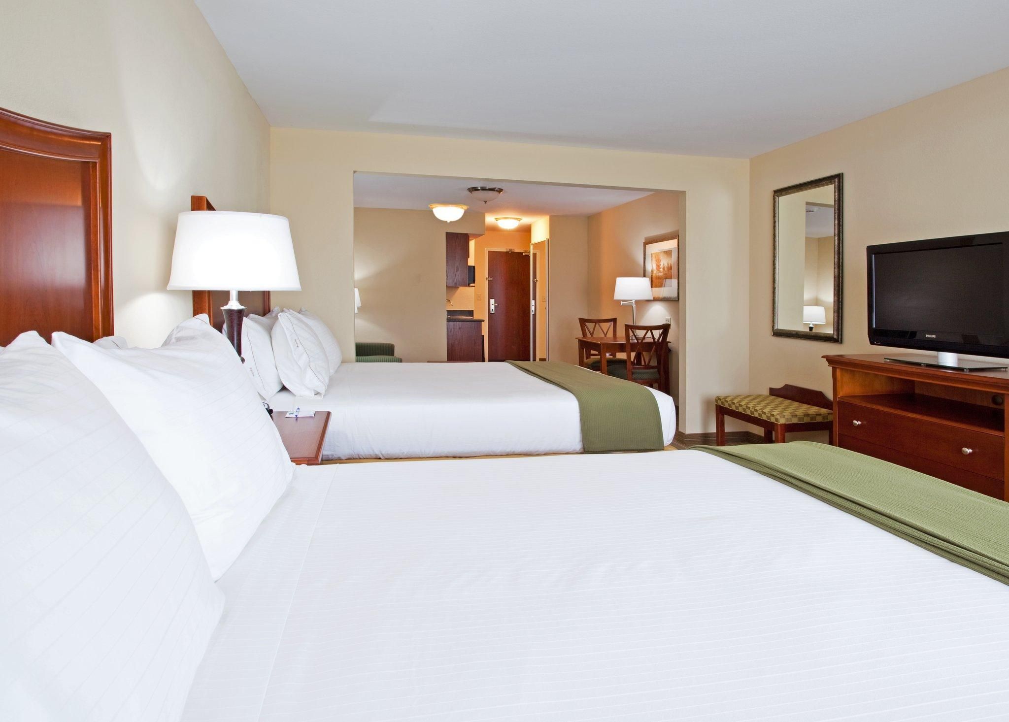 2 Queen Suite