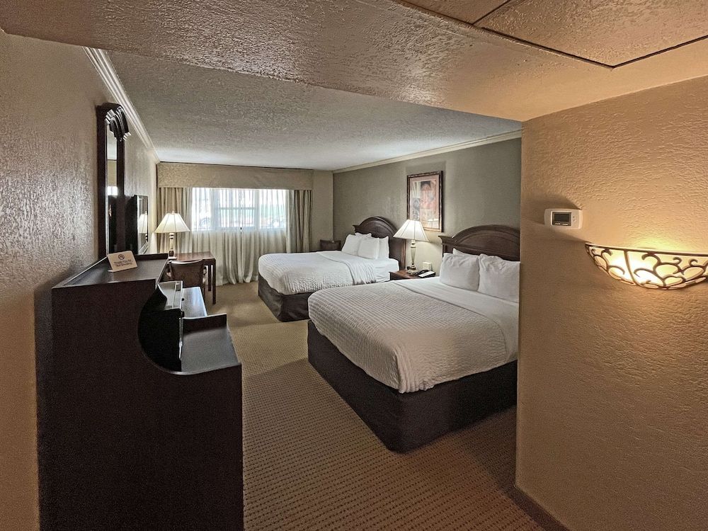 Room, 2 Queen Beds, Non Smoking, Poolside