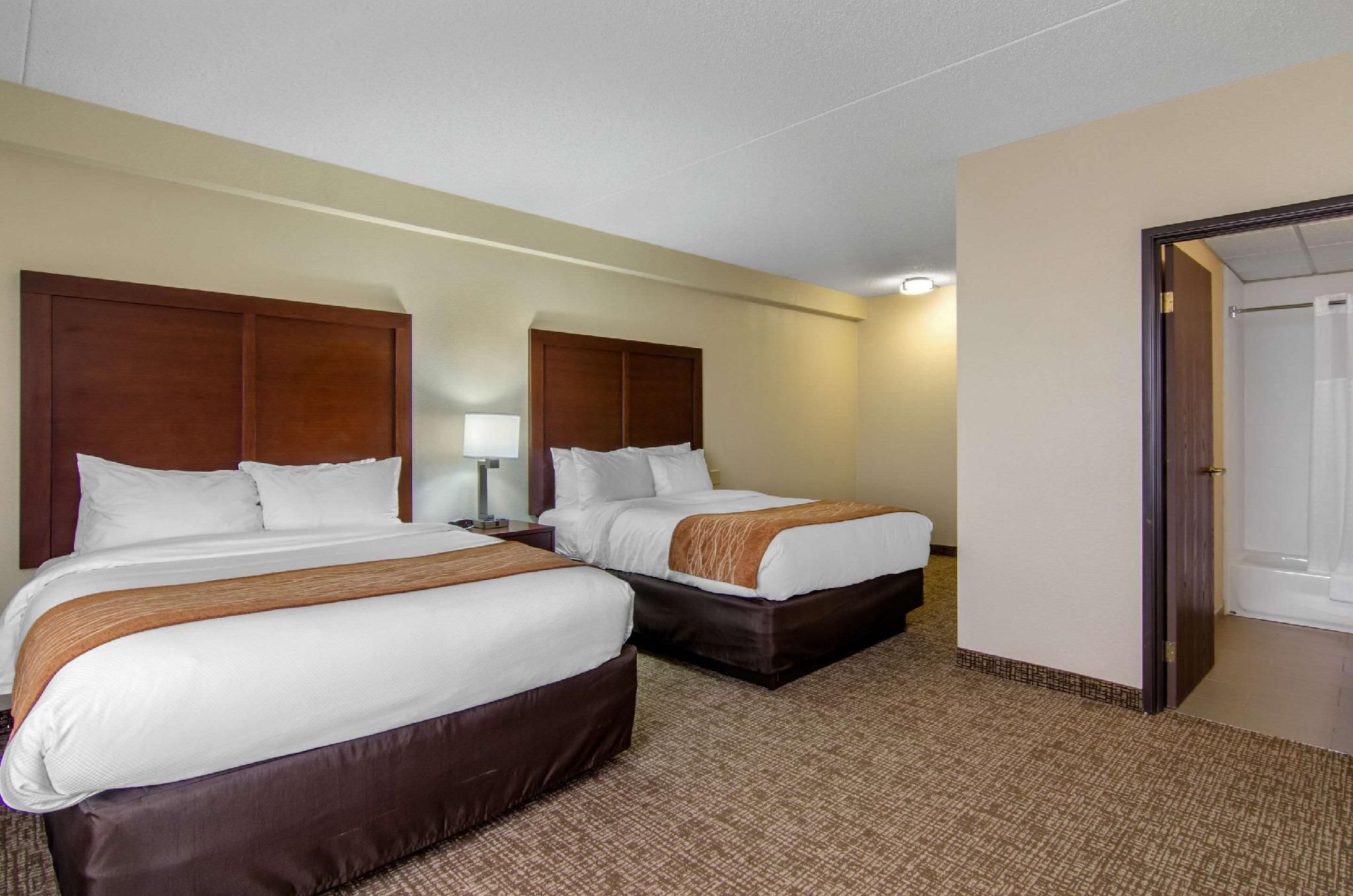 2 Queen Beds, Suite, Nonsmoking
