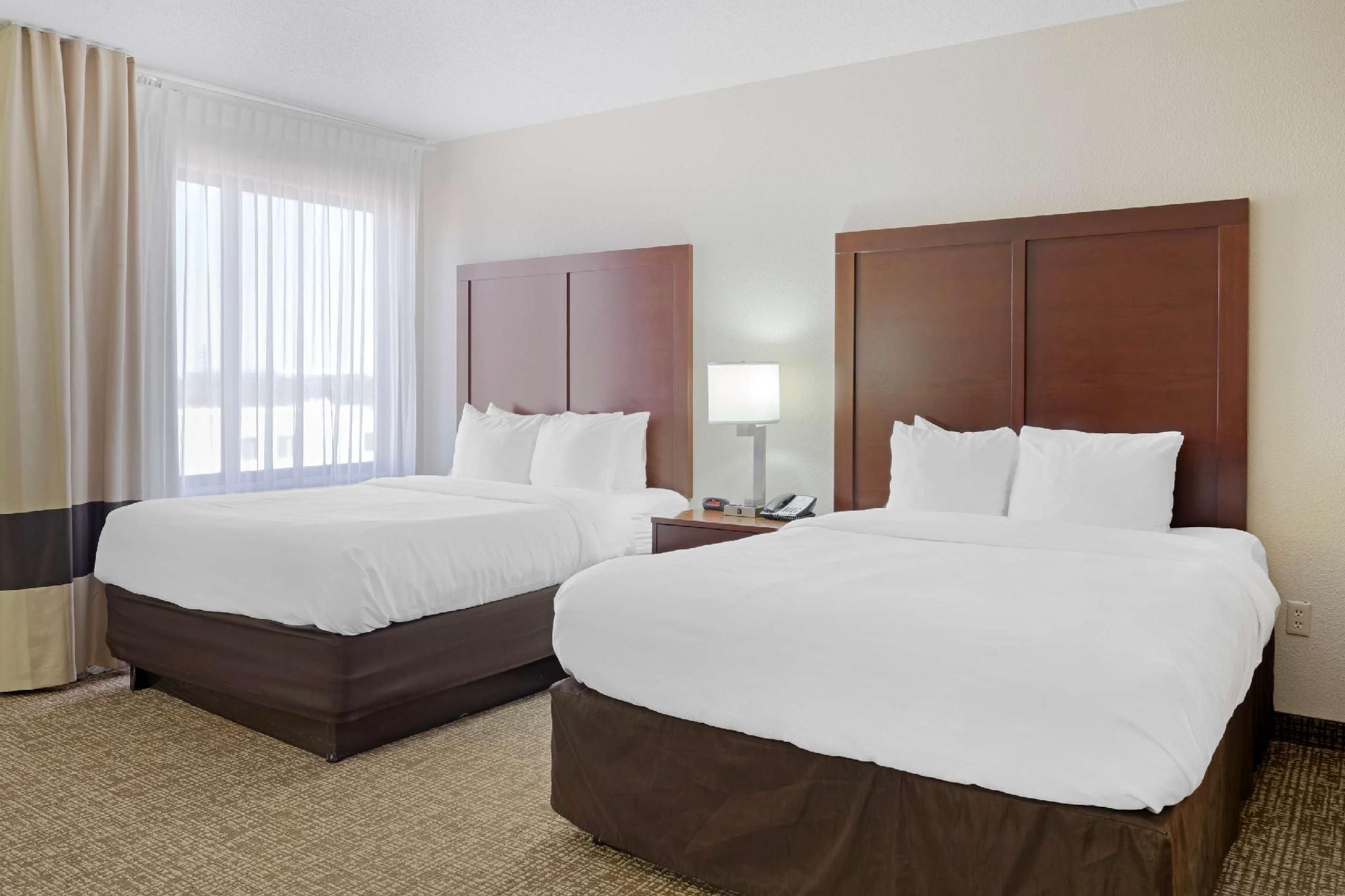 2 Queen Beds, Suite, Nonsmoking