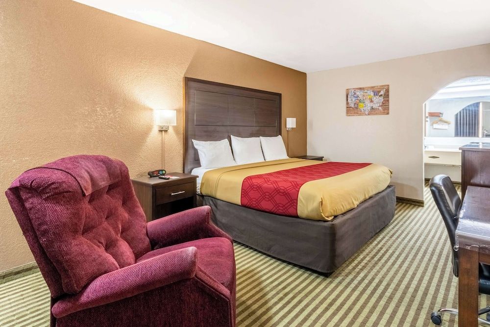 Standard Room, 1 King Bed, Non Smoking