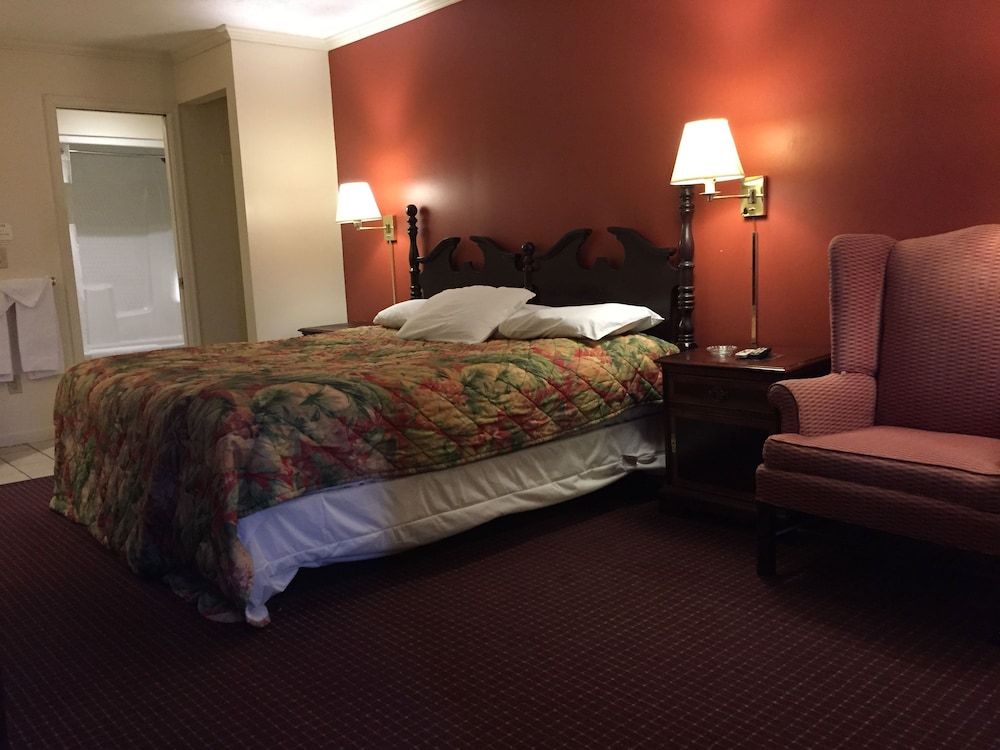 King Heart Spa Room with One king size bed Smoking, Heart shaped Jaccuzi