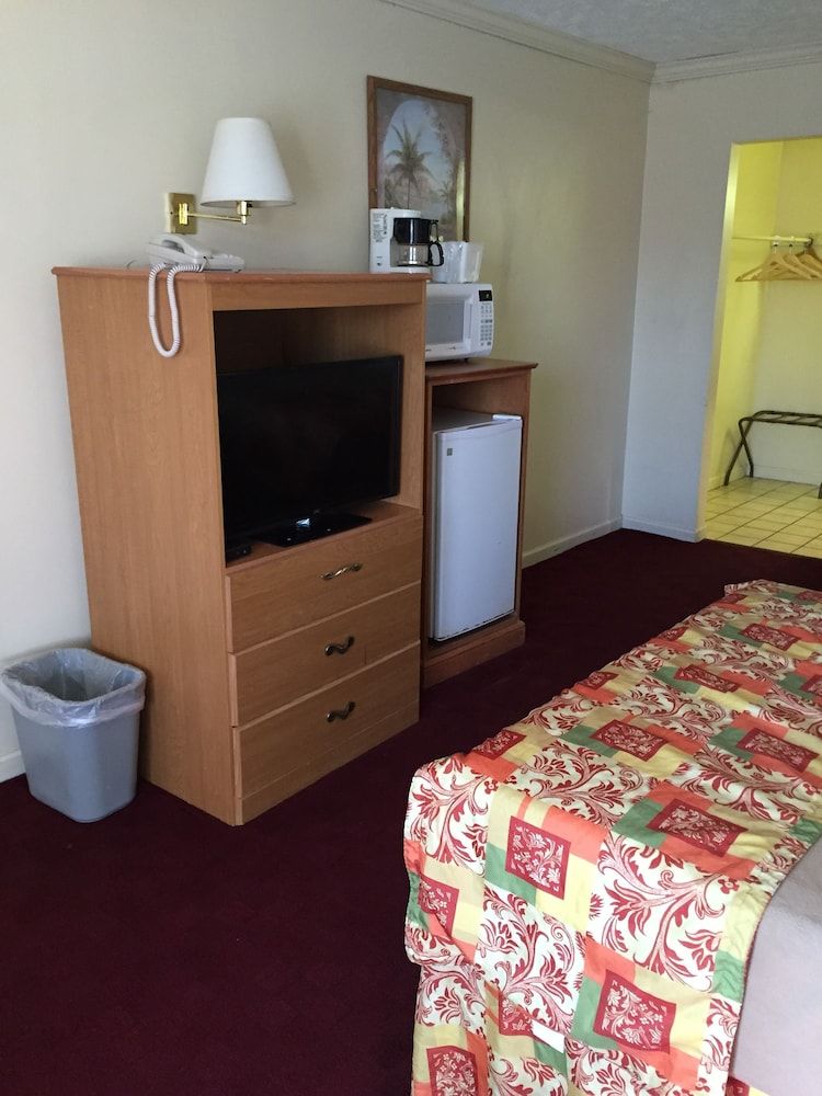 Pet Friendly Non Poolside Room with Two Full sized beds Non smoking