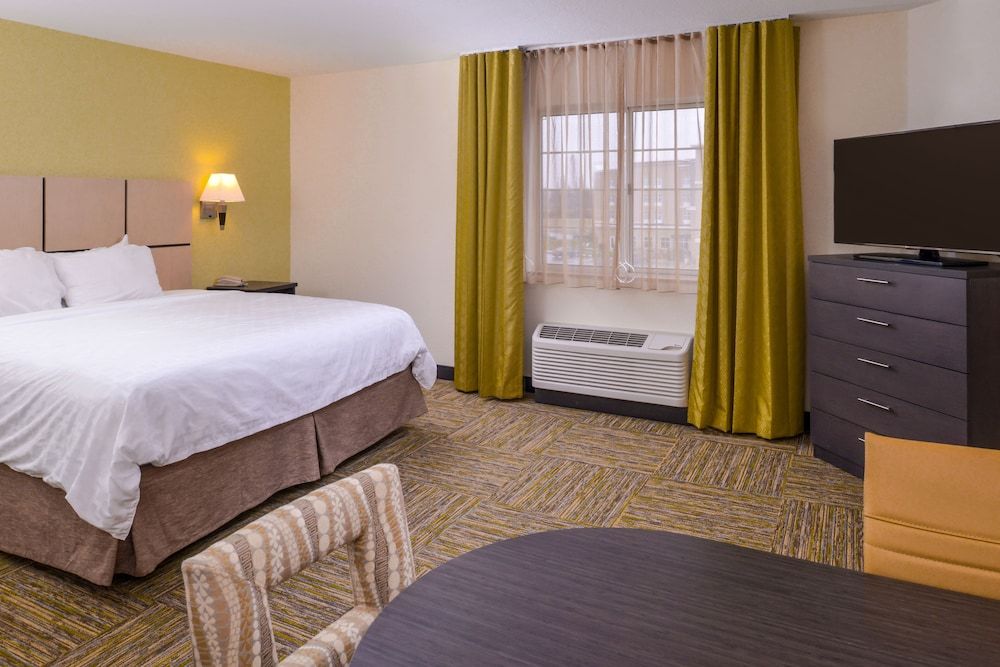 Studio Suite, 1 King Bed, Accessible (Mobility, Bathtub)