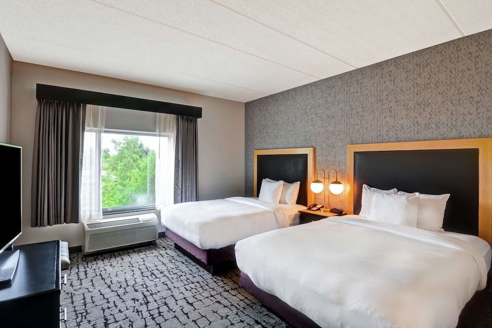 Room, 2 Queen Beds, Accessible (Roll-In Shower)