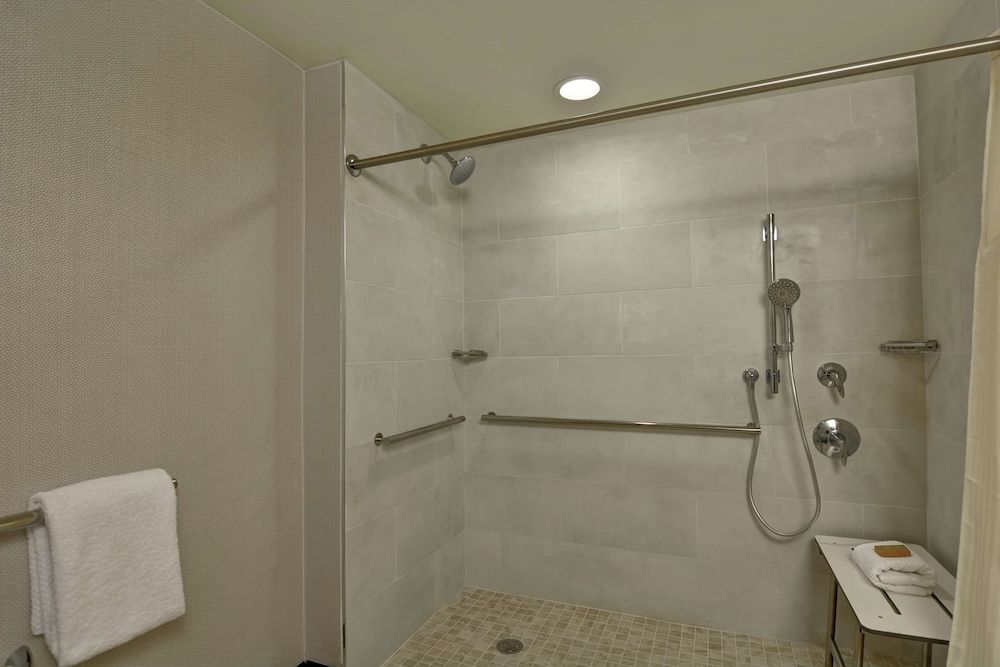 Room, 2 Queen Beds, Accessible (Roll-In Shower)
