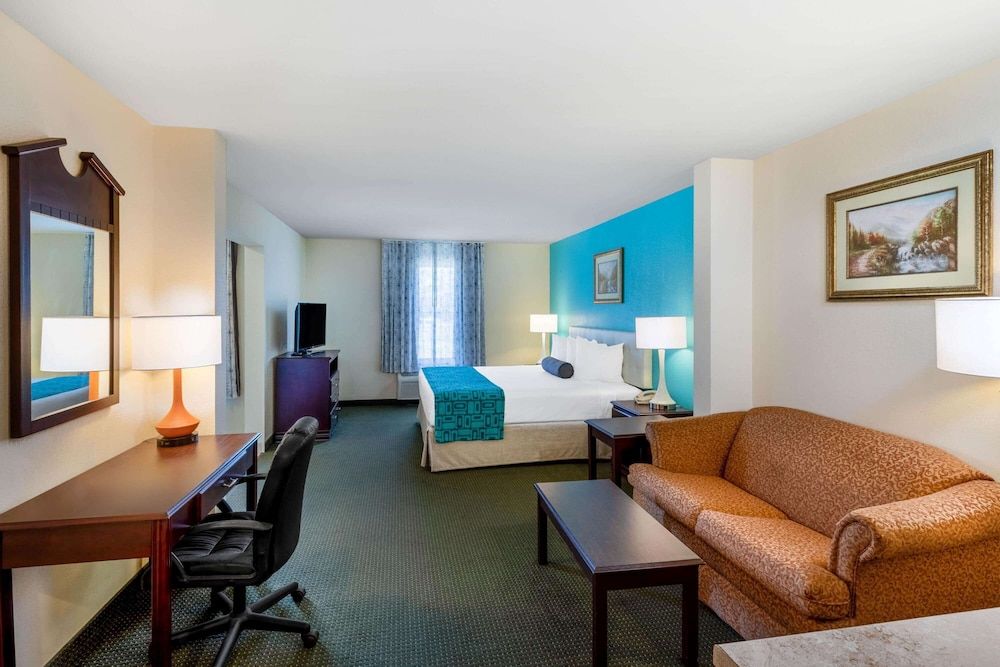 Suite, 1 King Bed, Jetted Tub