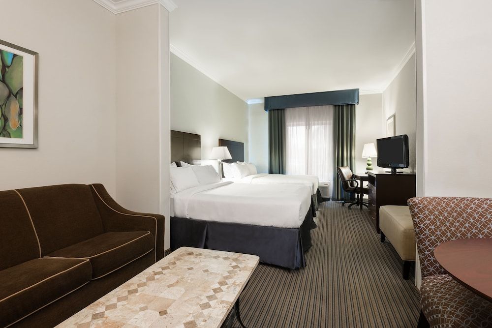 Suite, Multiple Beds