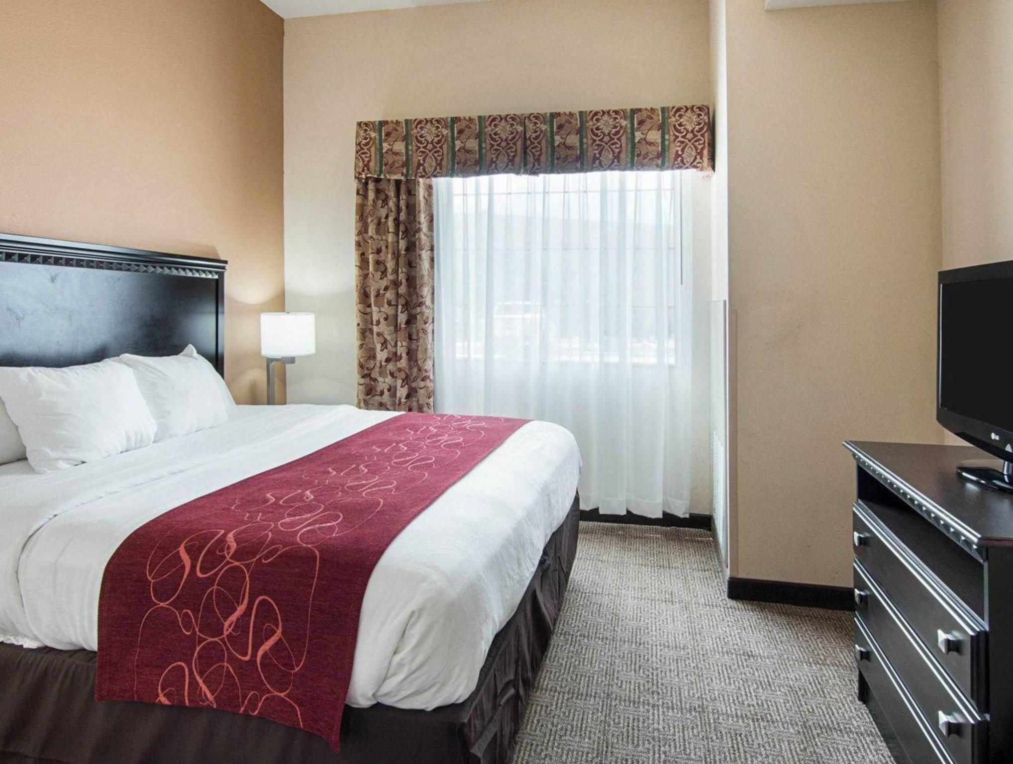 1 King Bed, Suite, Non-Smoking