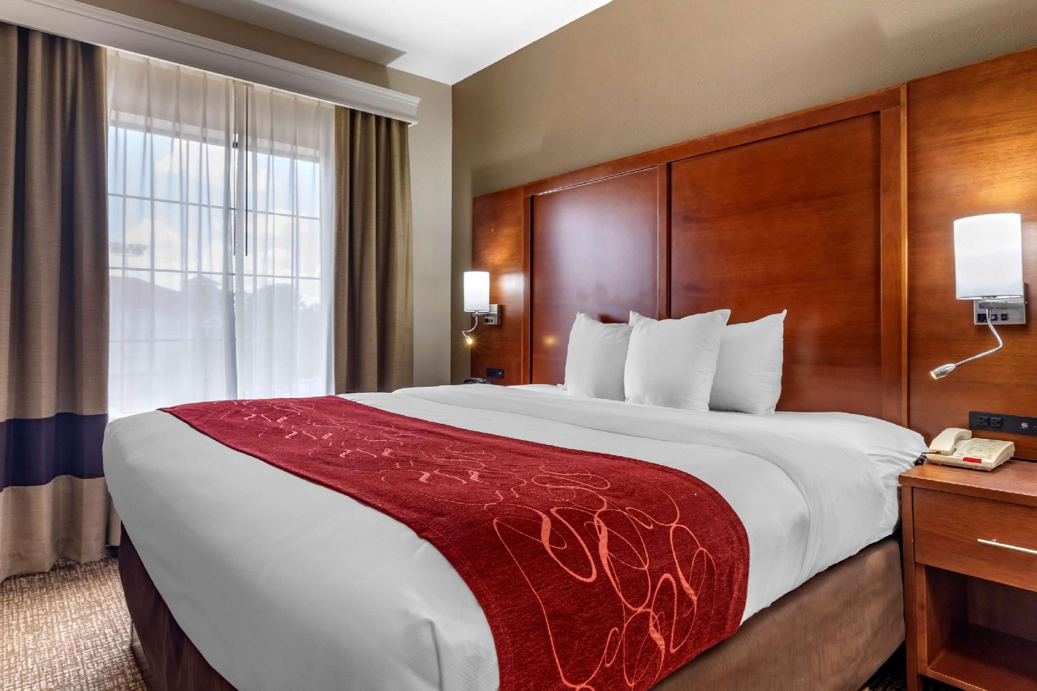 1 King Bed, Suite, Non-Smoking