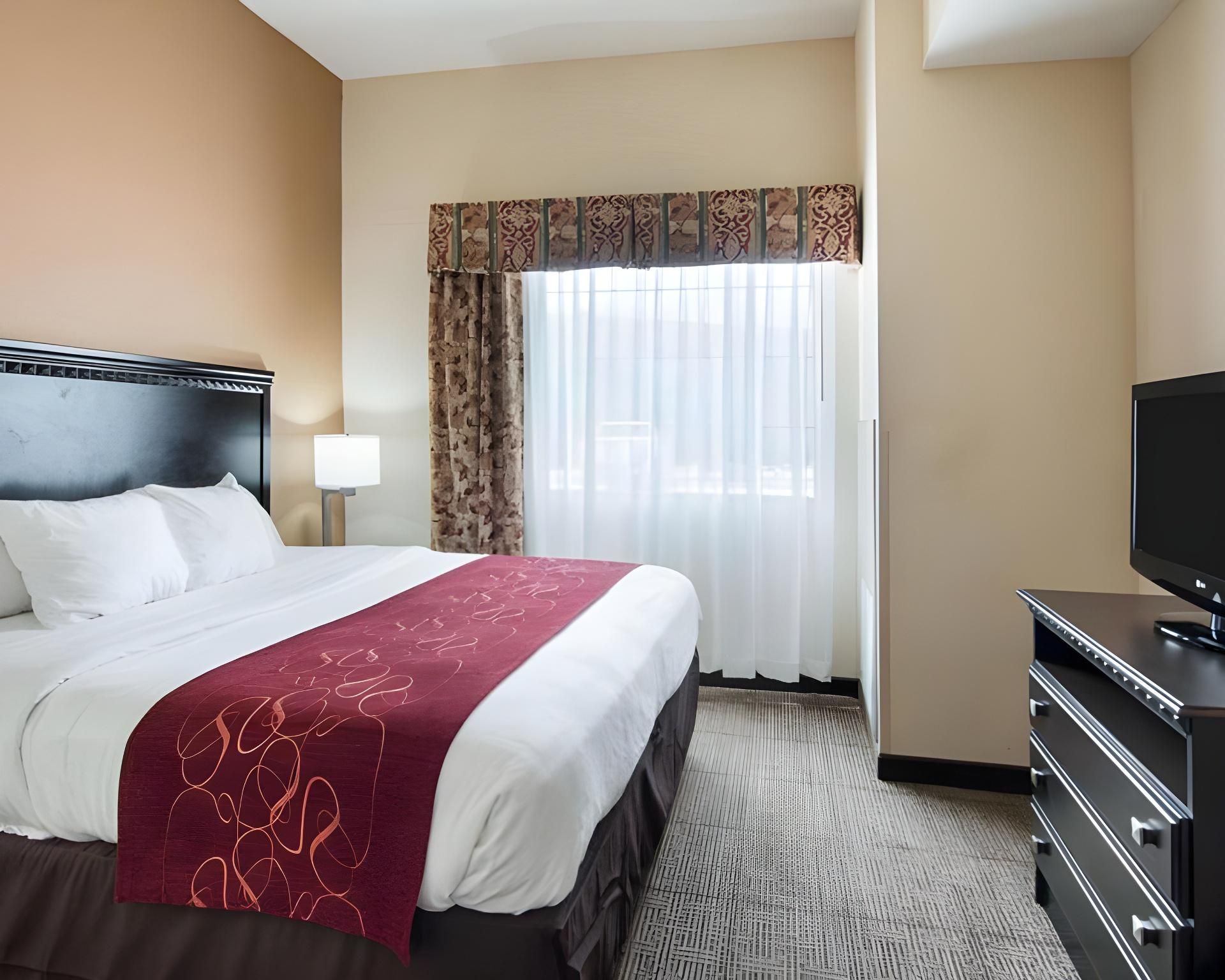 1 King Bed, Suite, Nonsmoking