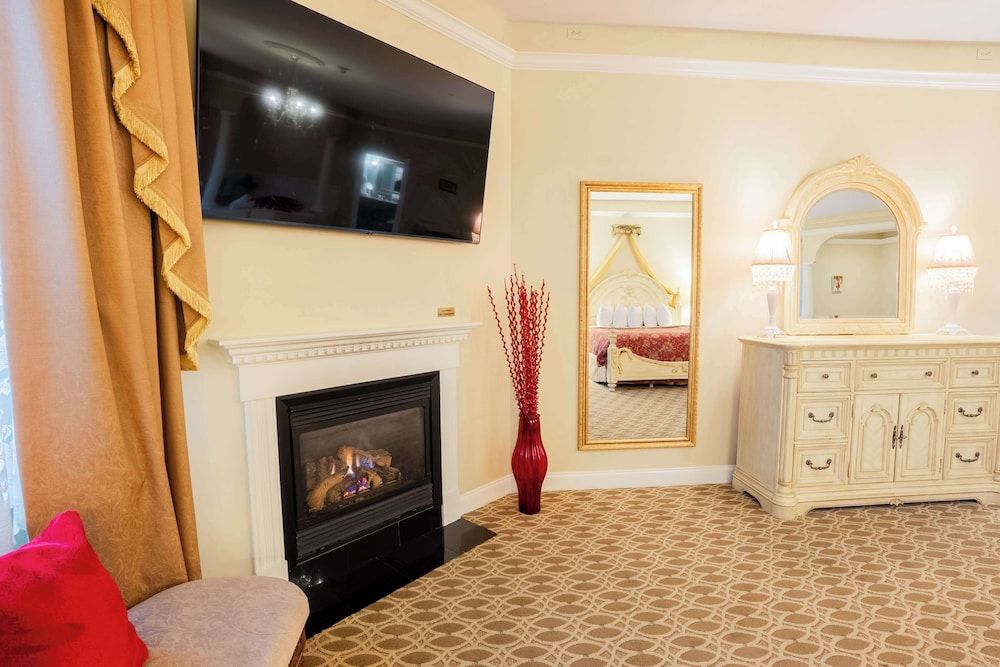 Best Western White House Inn Romantic Suite, 1 King Bed, Non Smoking, Jetted Tub 6