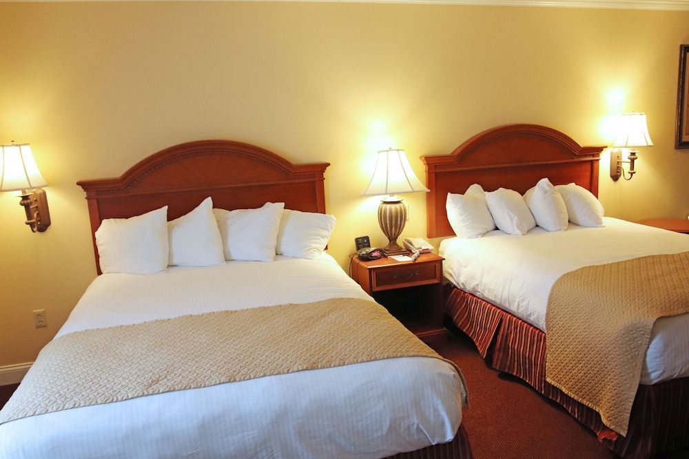 Suite, 2 Queen Beds, Accessible, Fireplace