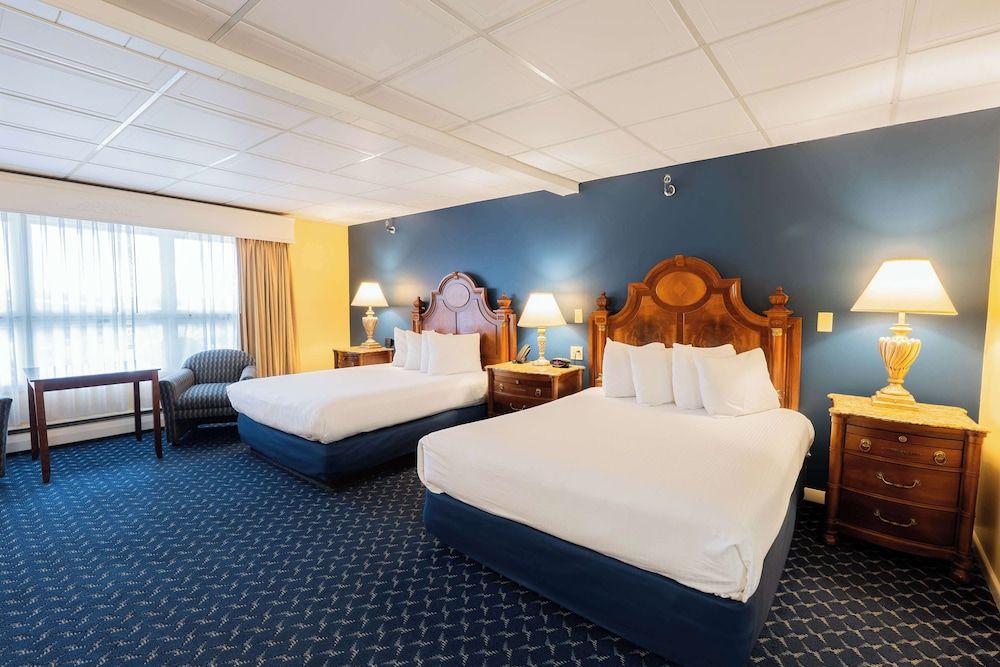 Family Suite, Multiple Beds, Non Smoking, Refrigerator & Microwave (Pet Friendly)