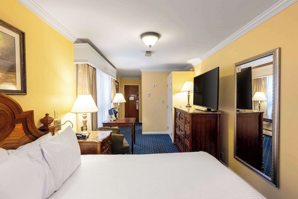 Standard Room, 1 Queen Bed, Non Smoking, Refrigerator