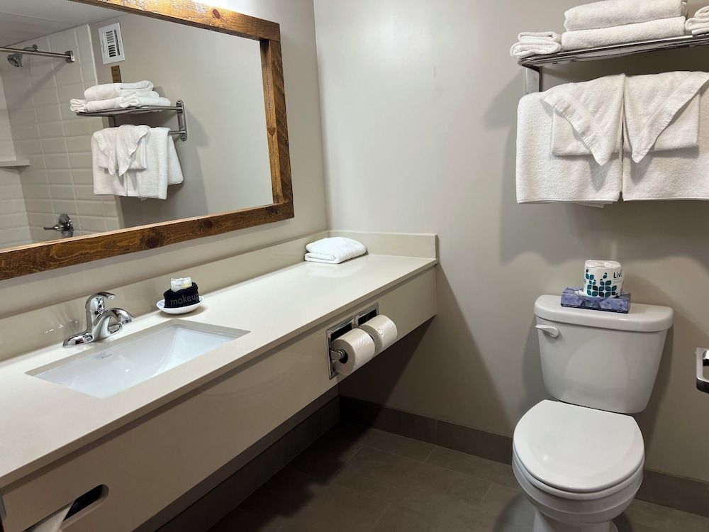 Lodge Of The Ozarks Classic Room, 1 King Bed, Jetted Tub 4