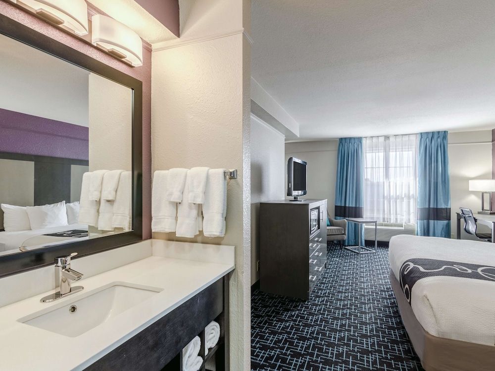 Deluxe Room, 1 King Bed, Non Smoking
