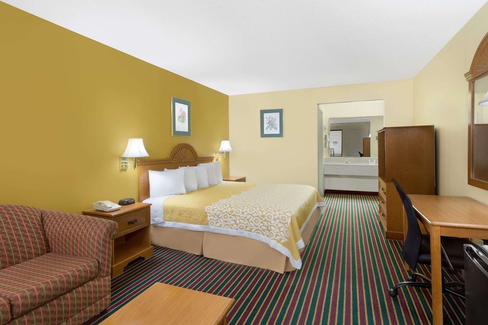 Standard Room, 1 King Bed, Smoking
