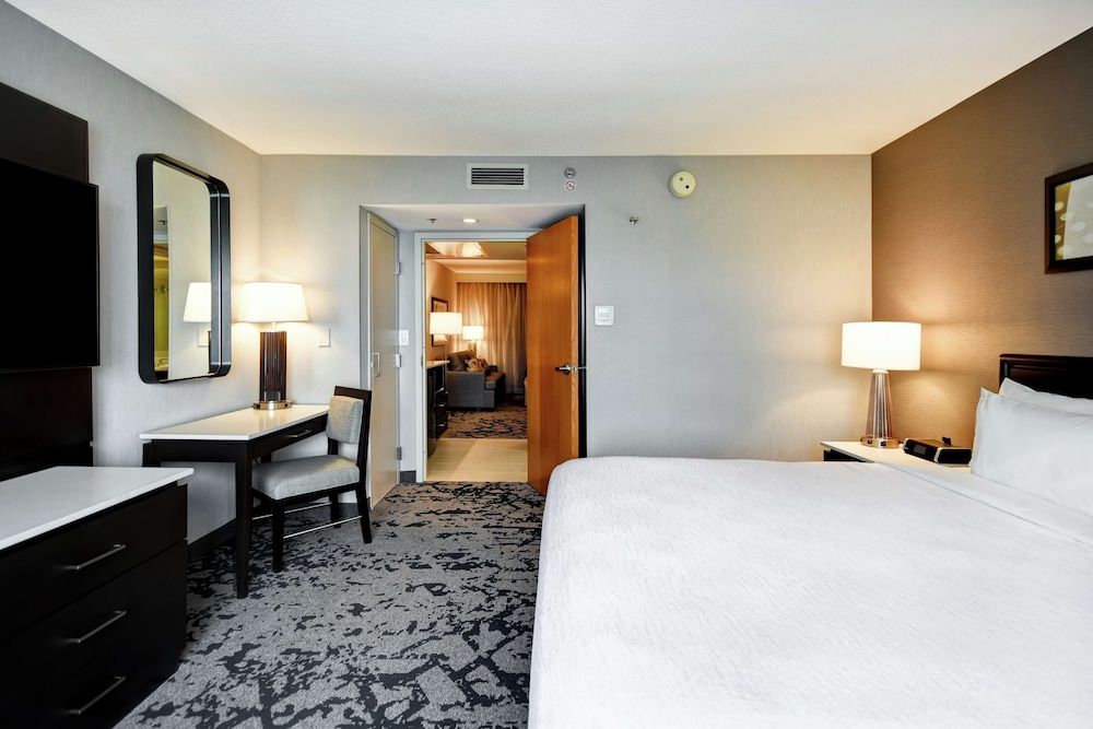 Suite, 1 King Bed with Sofa bed, Non Smoking