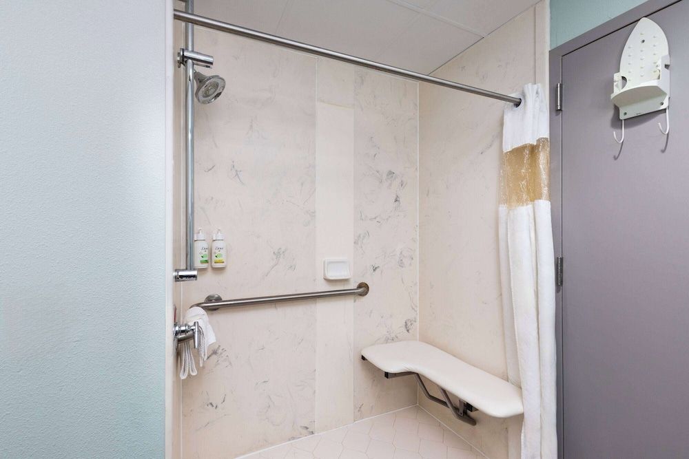 Baymont by Wyndham Creedmoor Room, 1 King Bed, Accessible, Non Smoking (Mobility, Roll-In Shower) 2