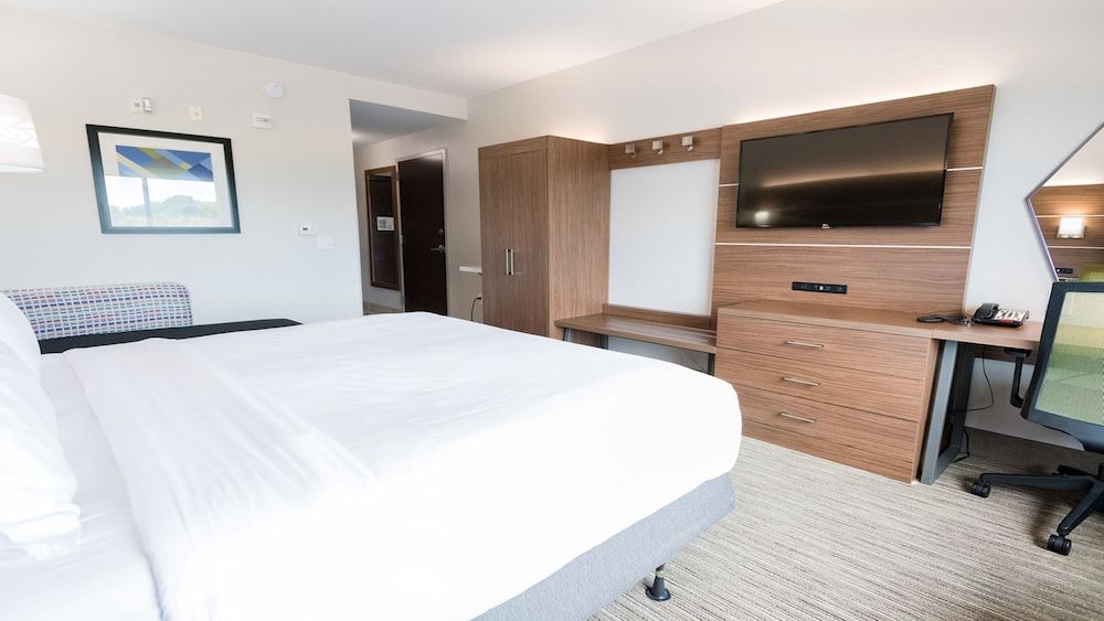 Standard Room, 1 King Bed, Accessible, Non Smoking (Communications)