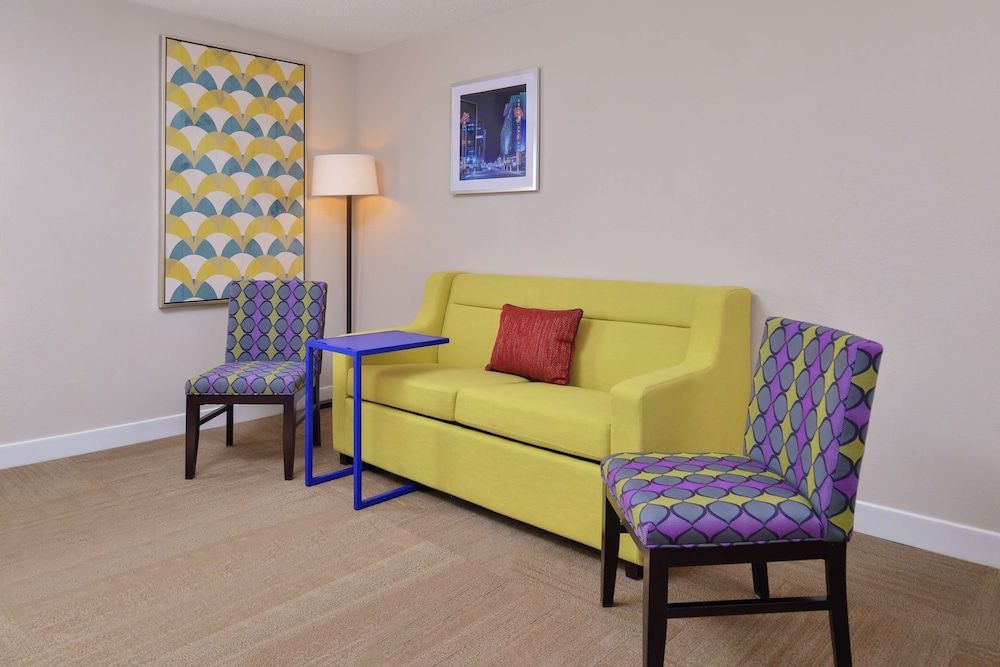 Business Suite, 1 King Bed, Non Smoking