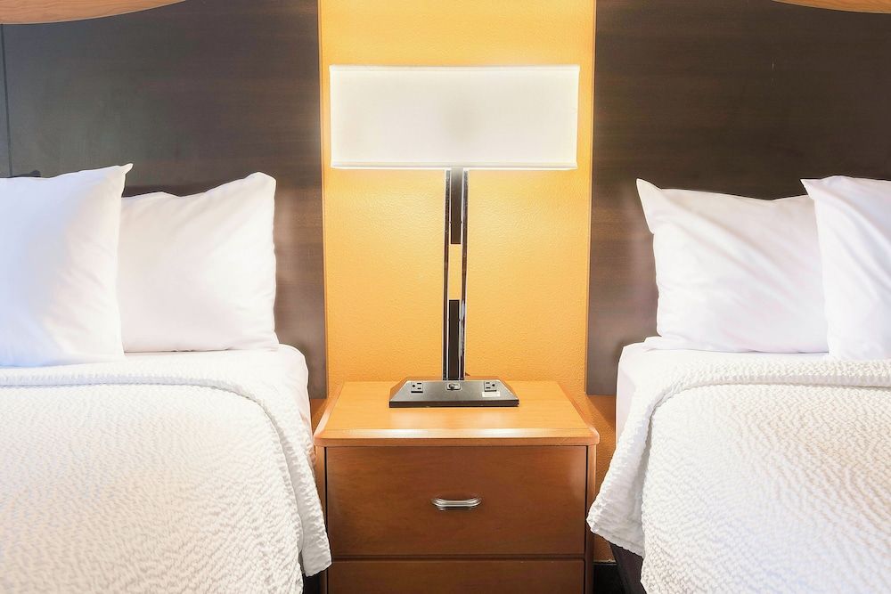 Room, 2 Queen Beds, Non Smoking (Mobility/Hearing Accessible, Tub)