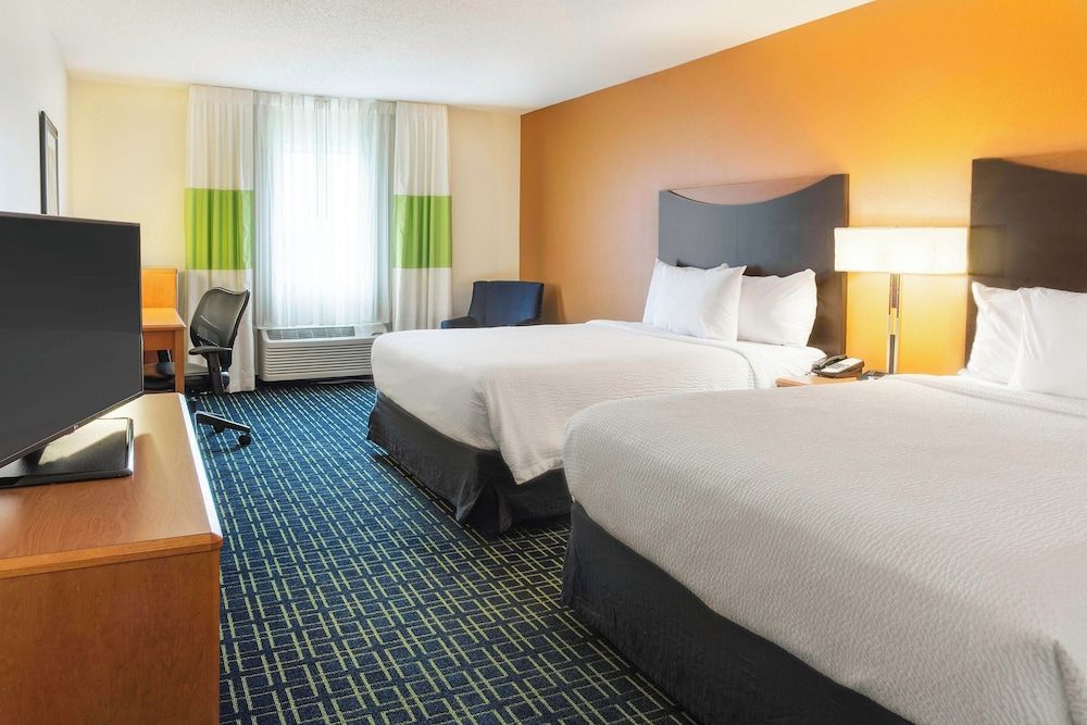 Room, 2 Queen Beds, Non Smoking (Mobility/Hearing Accessible, Tub)