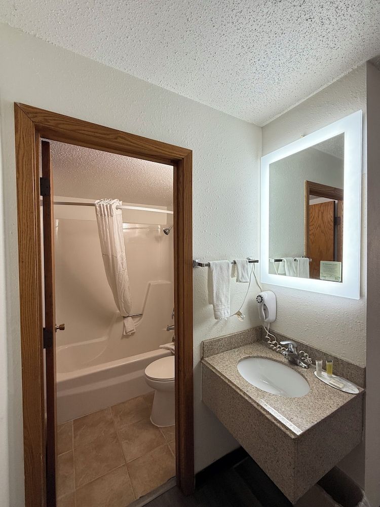 Standard Room, 1 Queen Bed