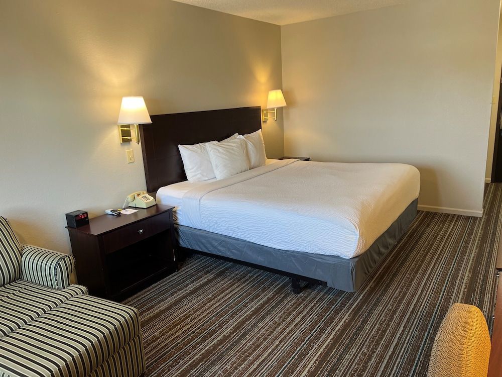 Standard Room, 1 King Bed