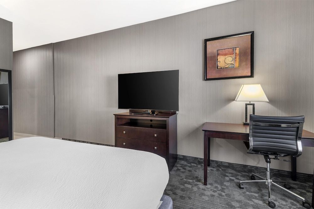 Standard Room, 1 King Bed, Non Smoking, Refrigerator & Microwave