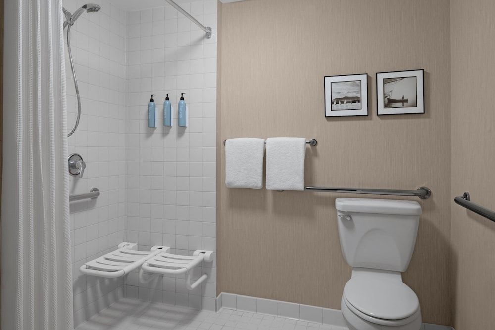 Suite, 2 Bedrooms, Fireplace (Mobility/Hearing Access, Roll-In Shwr)